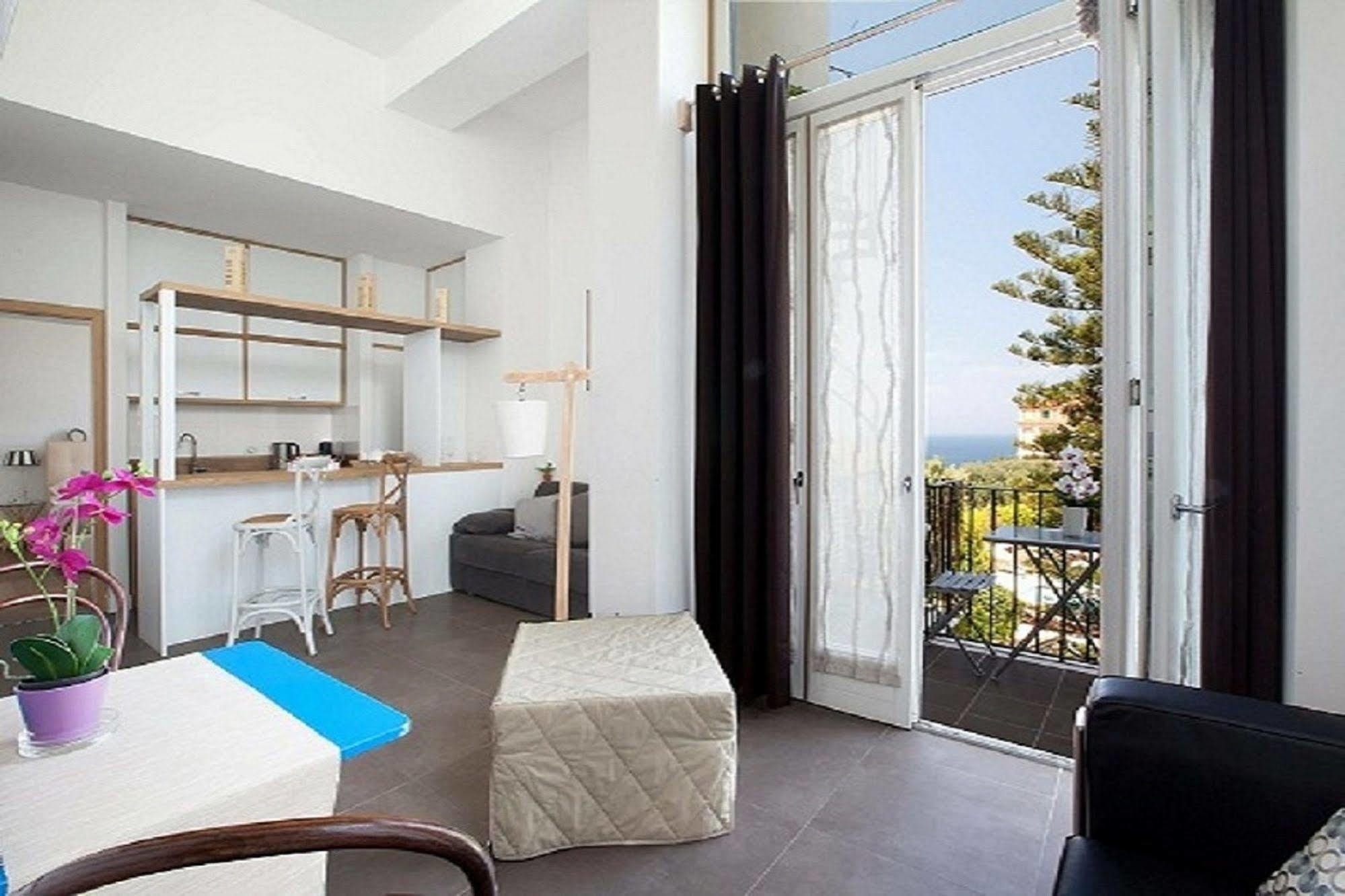 Agora Apartments Sorrento Luaran gambar