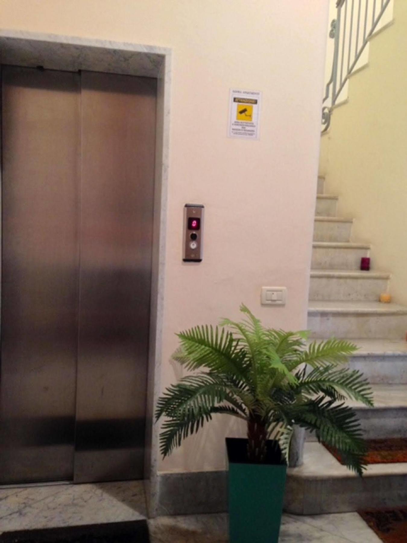 Agora Apartments Sorrento Luaran gambar