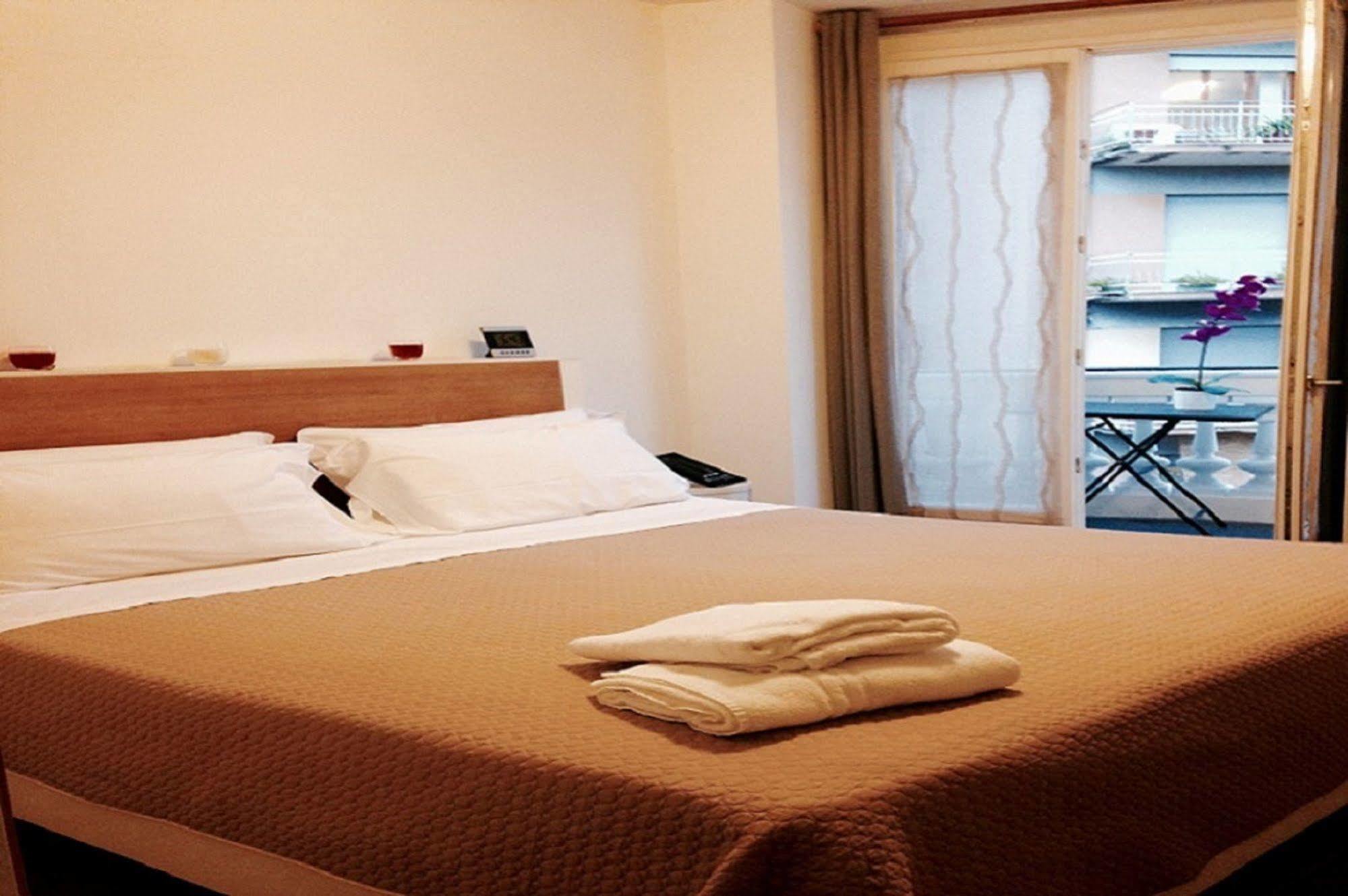 Agora Apartments Sorrento Luaran gambar